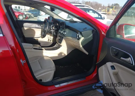 2015 Mercedes-Benz Gla 250 z USA, uszkodzony, nr VIN WDCTG4EB8FJ155631